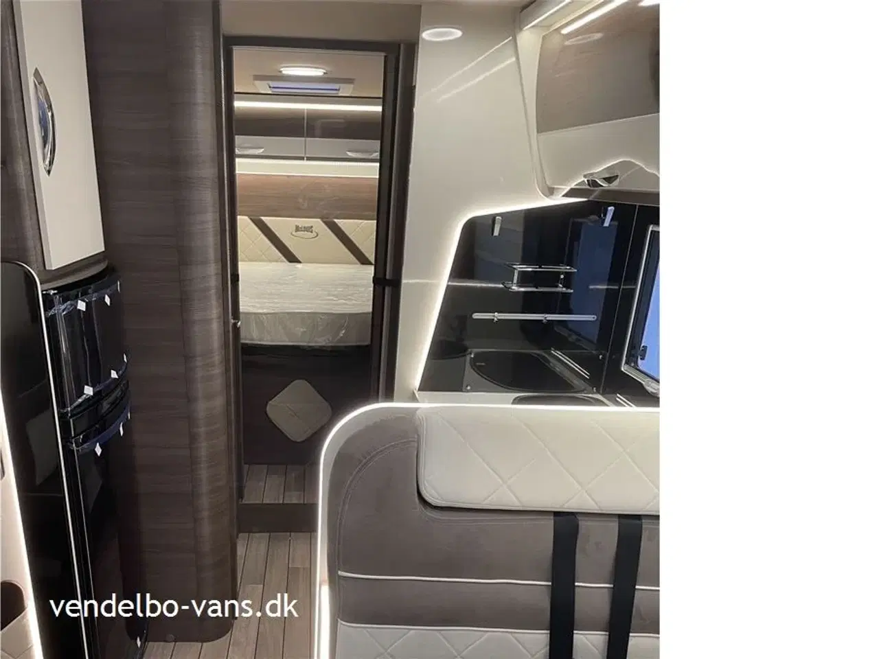 Billede 11 - 2026 - McLouis Mc4 879 G   Centralseng med stor garage - Automatgear