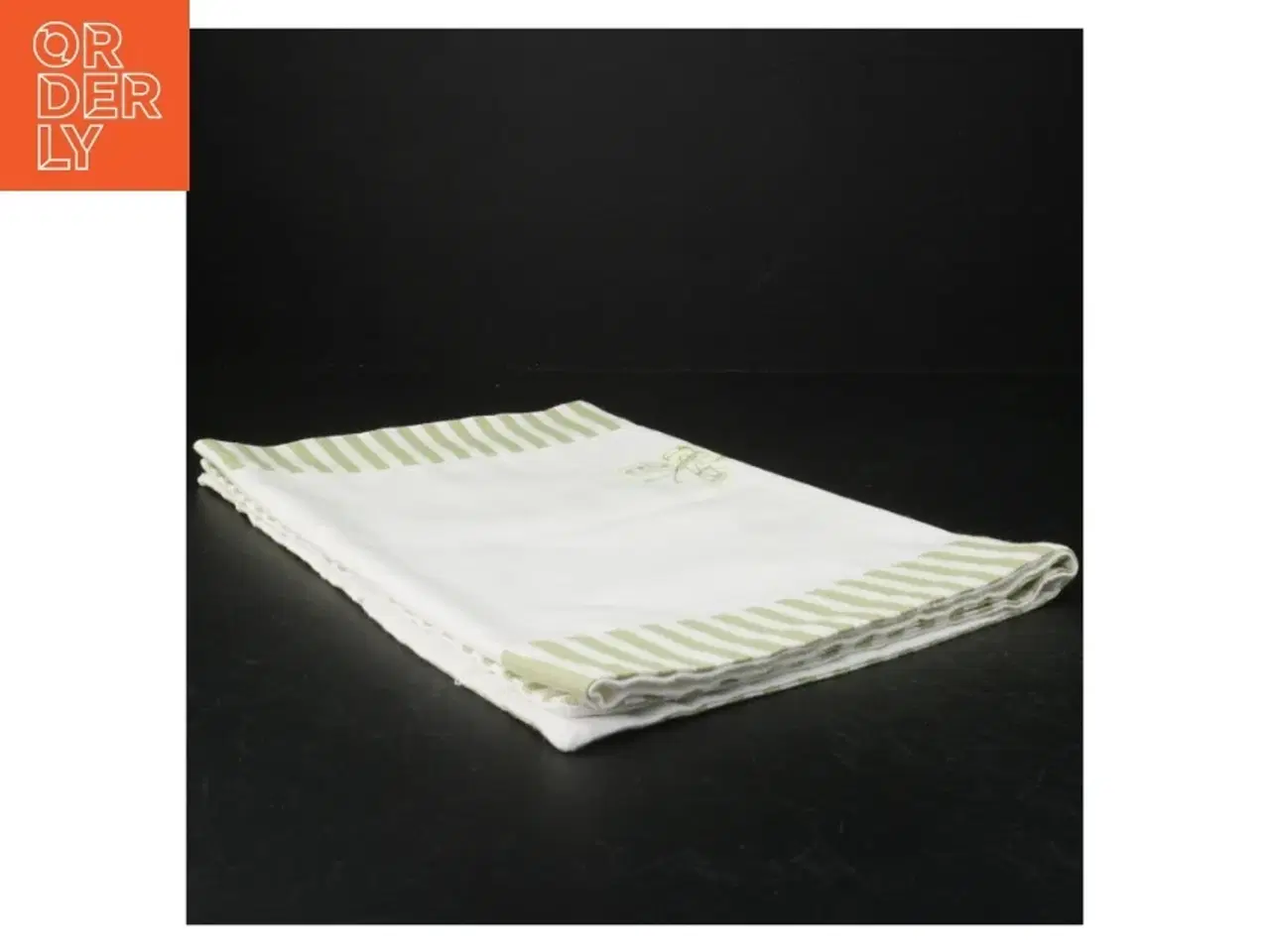 Billede 7 - Duge med broderet sommerfugl (str. 90 x 34 cm)