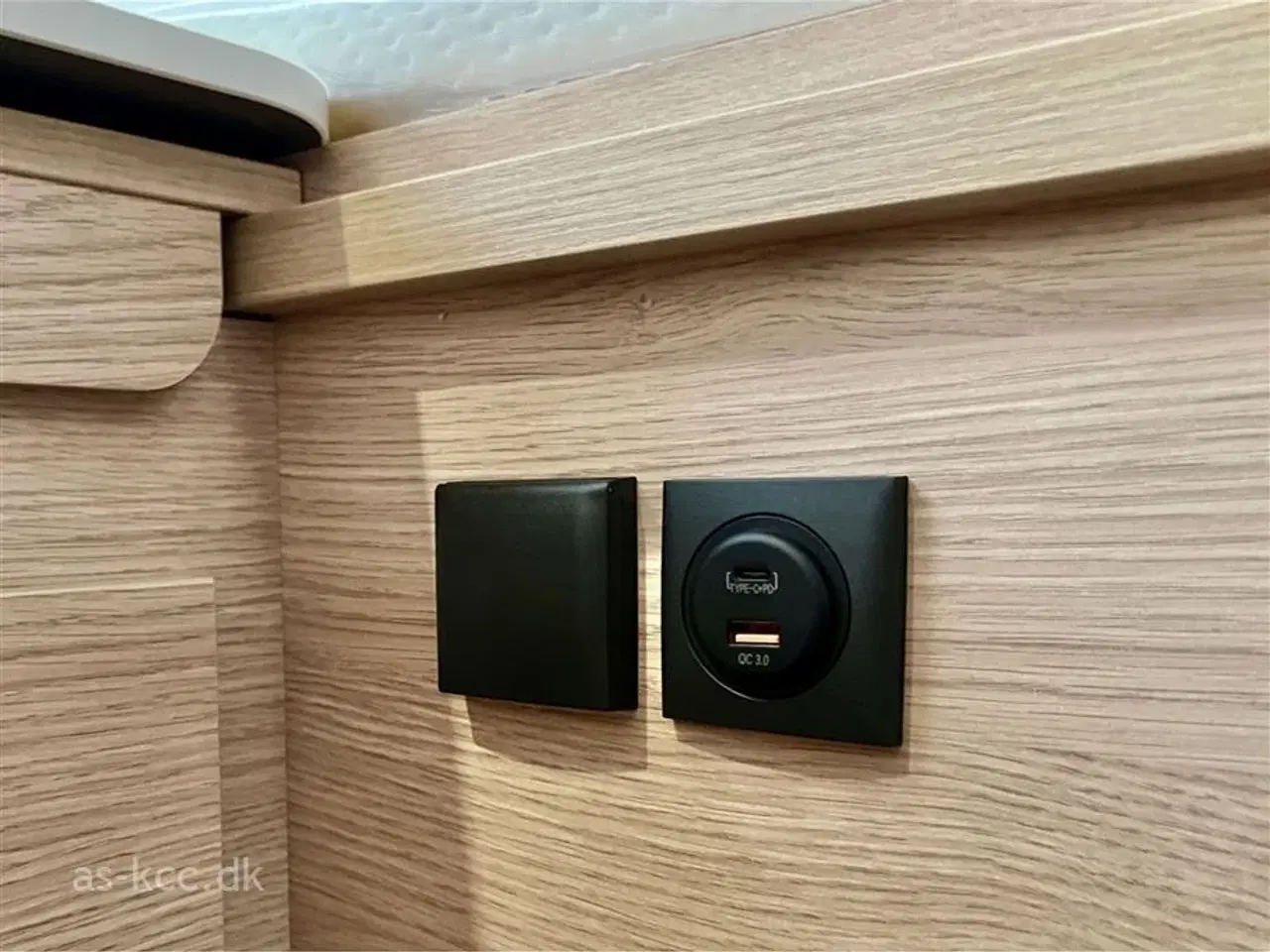 Billede 18 - 2025 - Adria Aviva 492 LU Adria Aviva 492 LU årg. 2025 med endesiddegruppe og 2 enkeltsenge med udtræk 5 sovepladser og 4 siddepladser