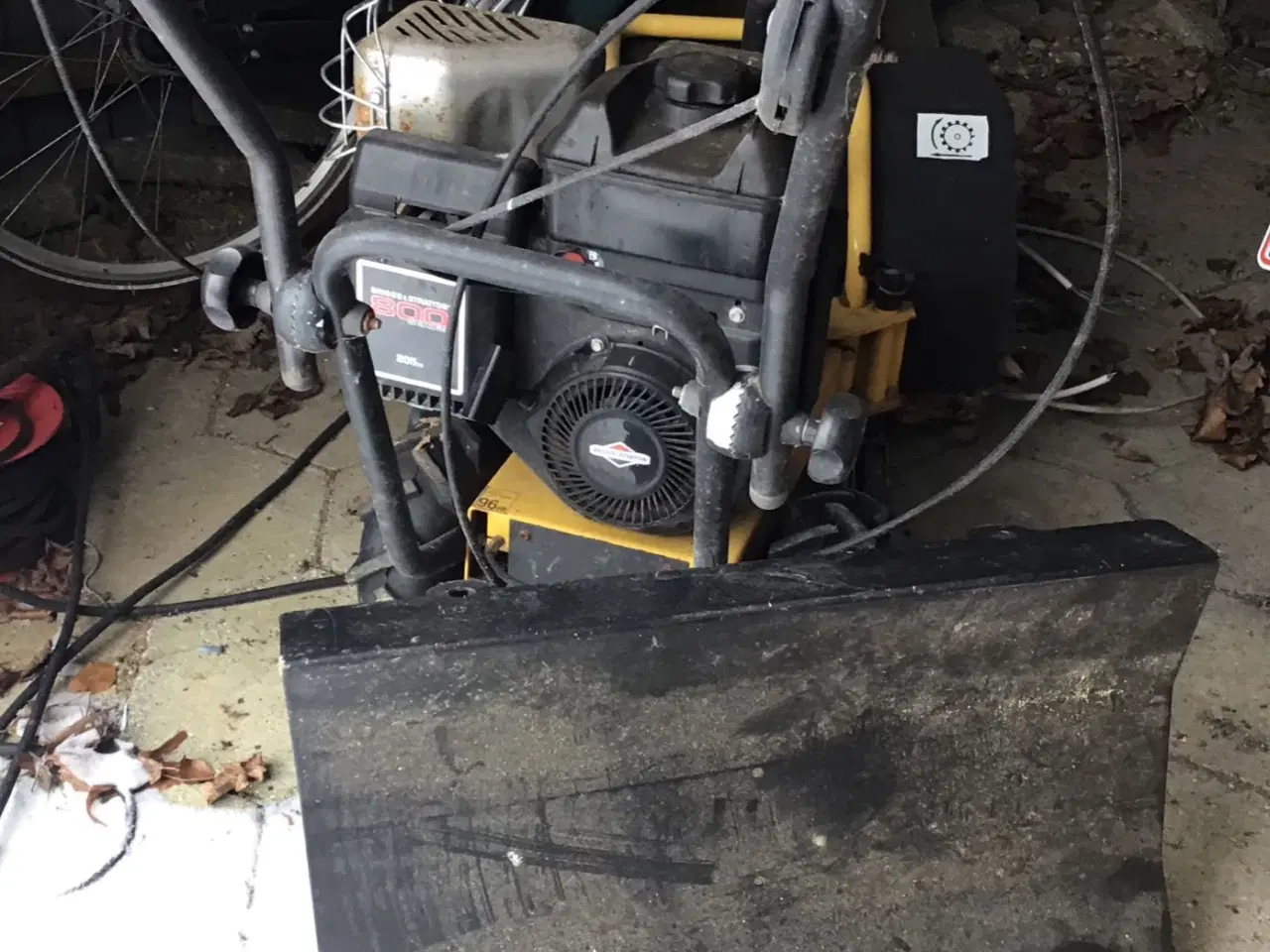 Billede 3 - Fejemaskine til salg           Solgt