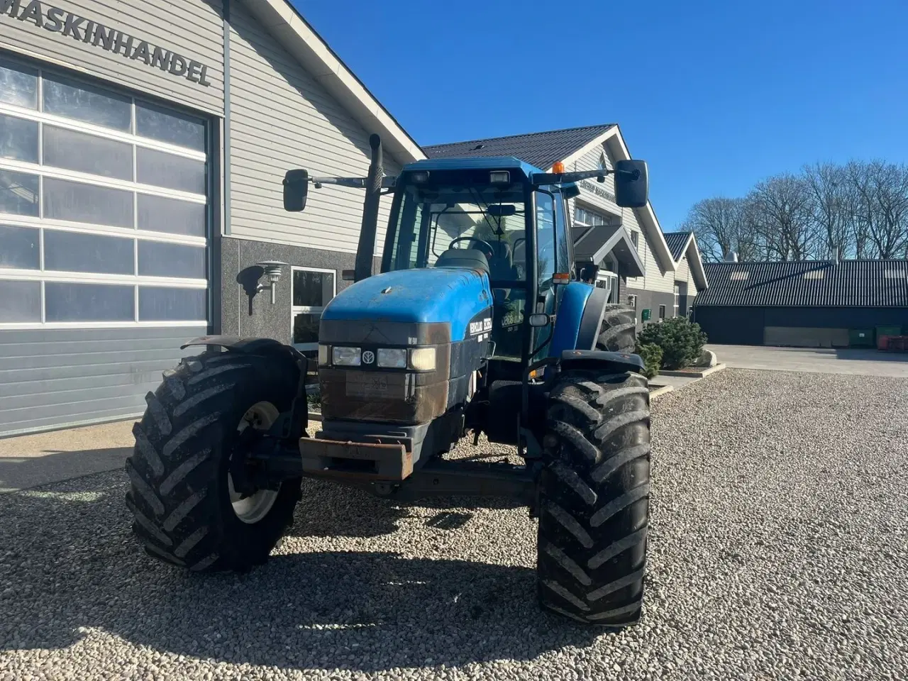 Billede 4 - New Holland 8360 med 4stk fabriksnye dæk til.  Super stærk traktor.