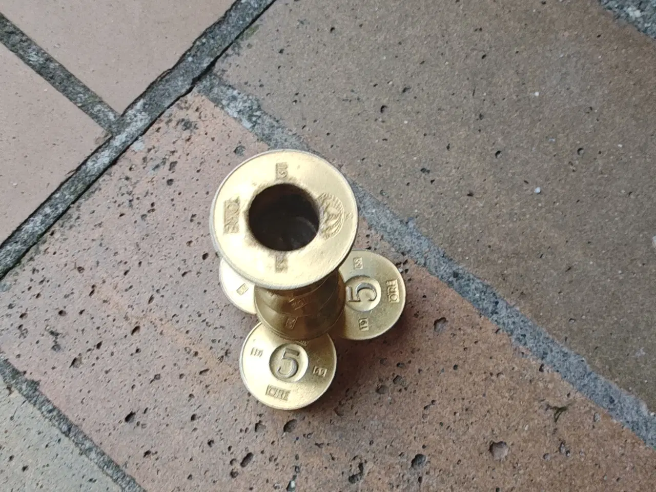 Billede 2 - Gammel lysestage lavet af mønter