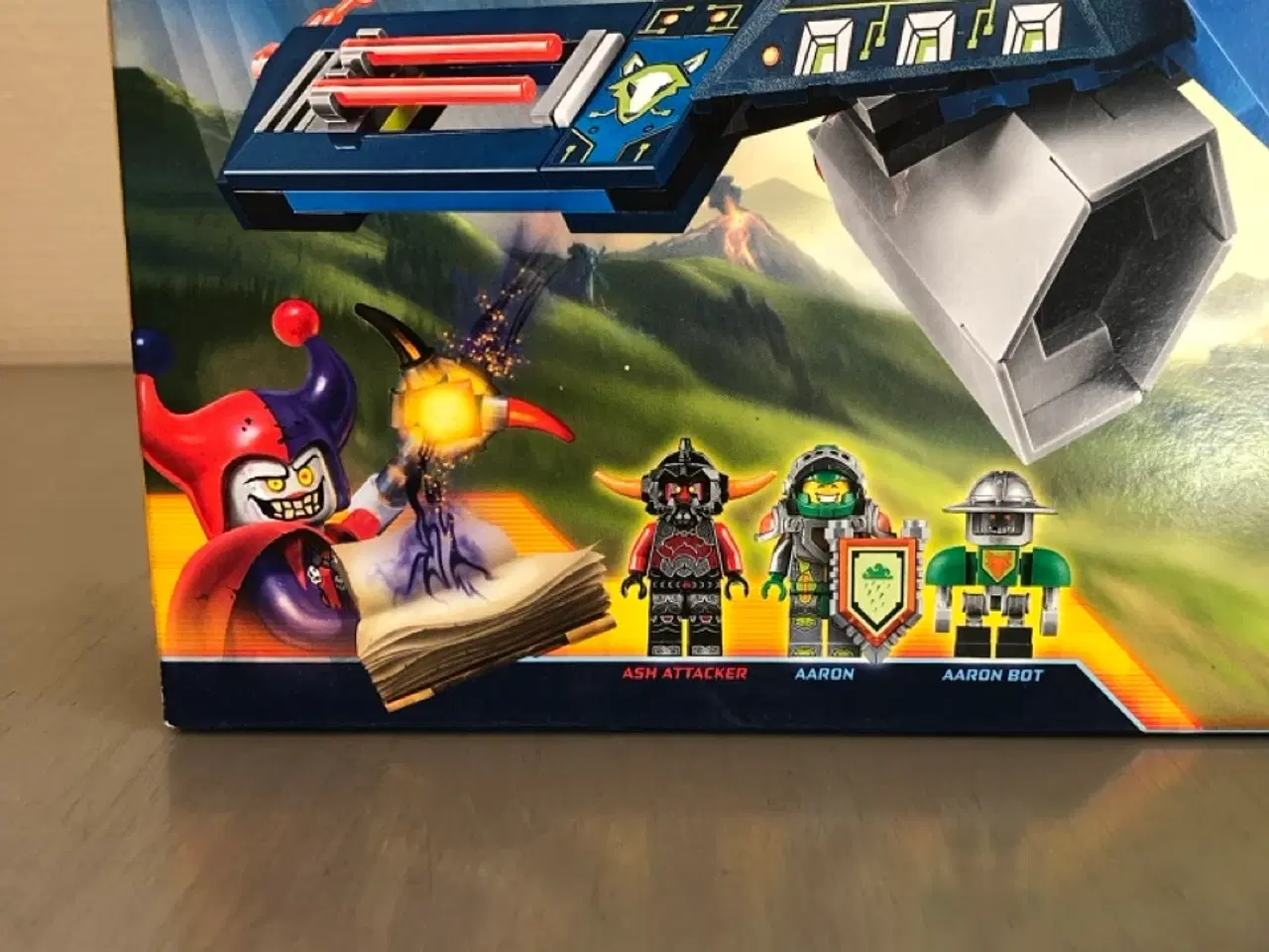 Billede 3 - LEGO Nexo Nights 70320 Aaron Fox's Aero-Striker V2