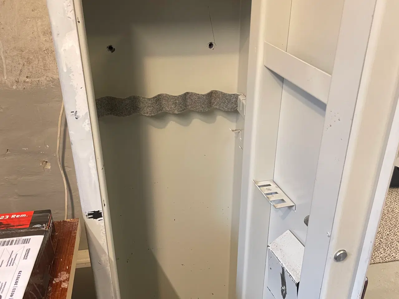 Billede 2 - Våbenskab Skafor blå