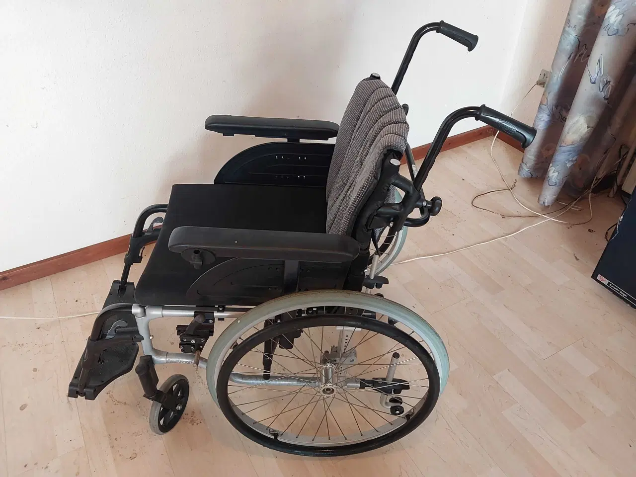 Billede 1 - Invacare kørestol i god stand