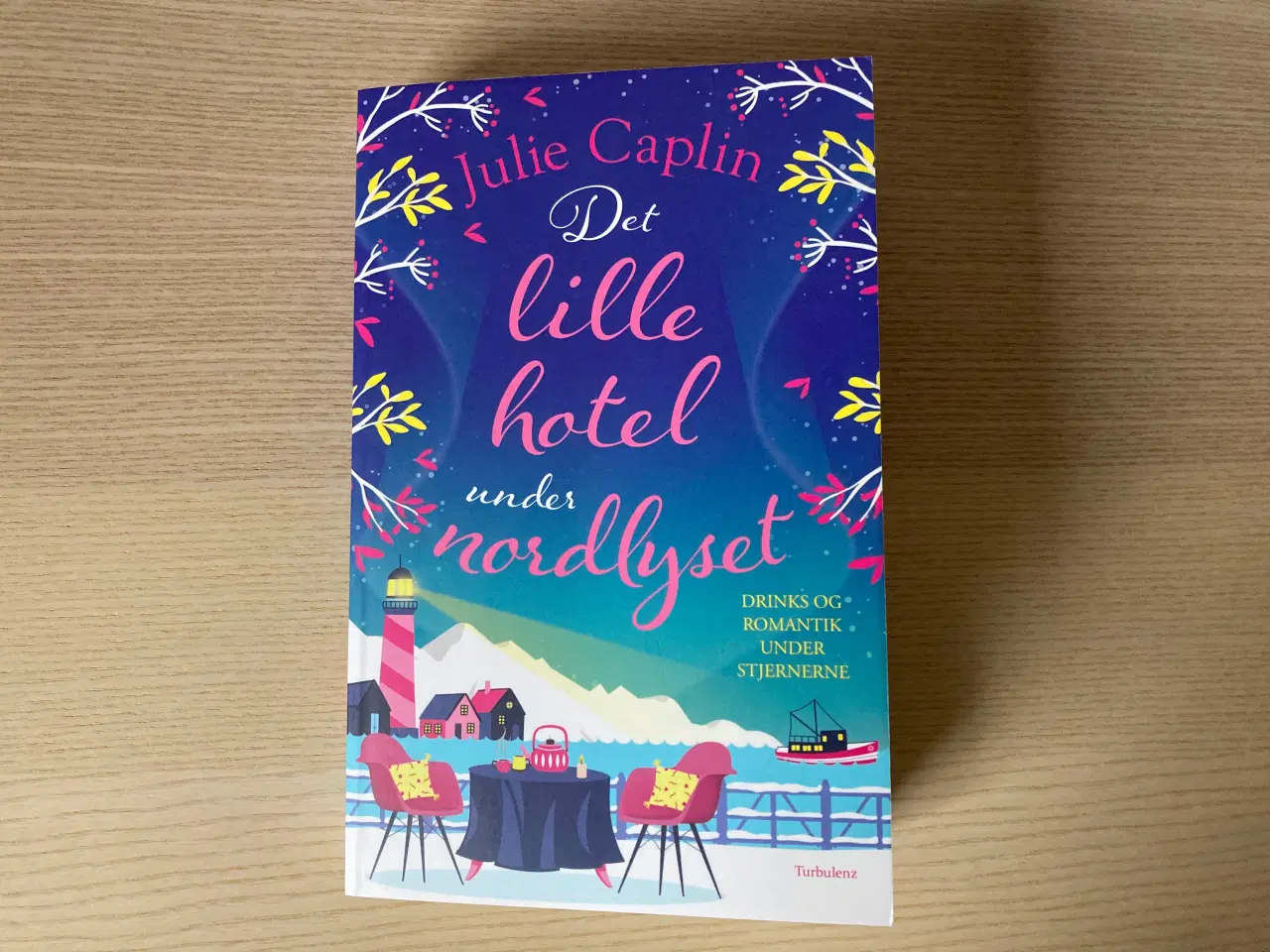 Billede 1 - Det lille hotel under nordlyset - Julie Caplin