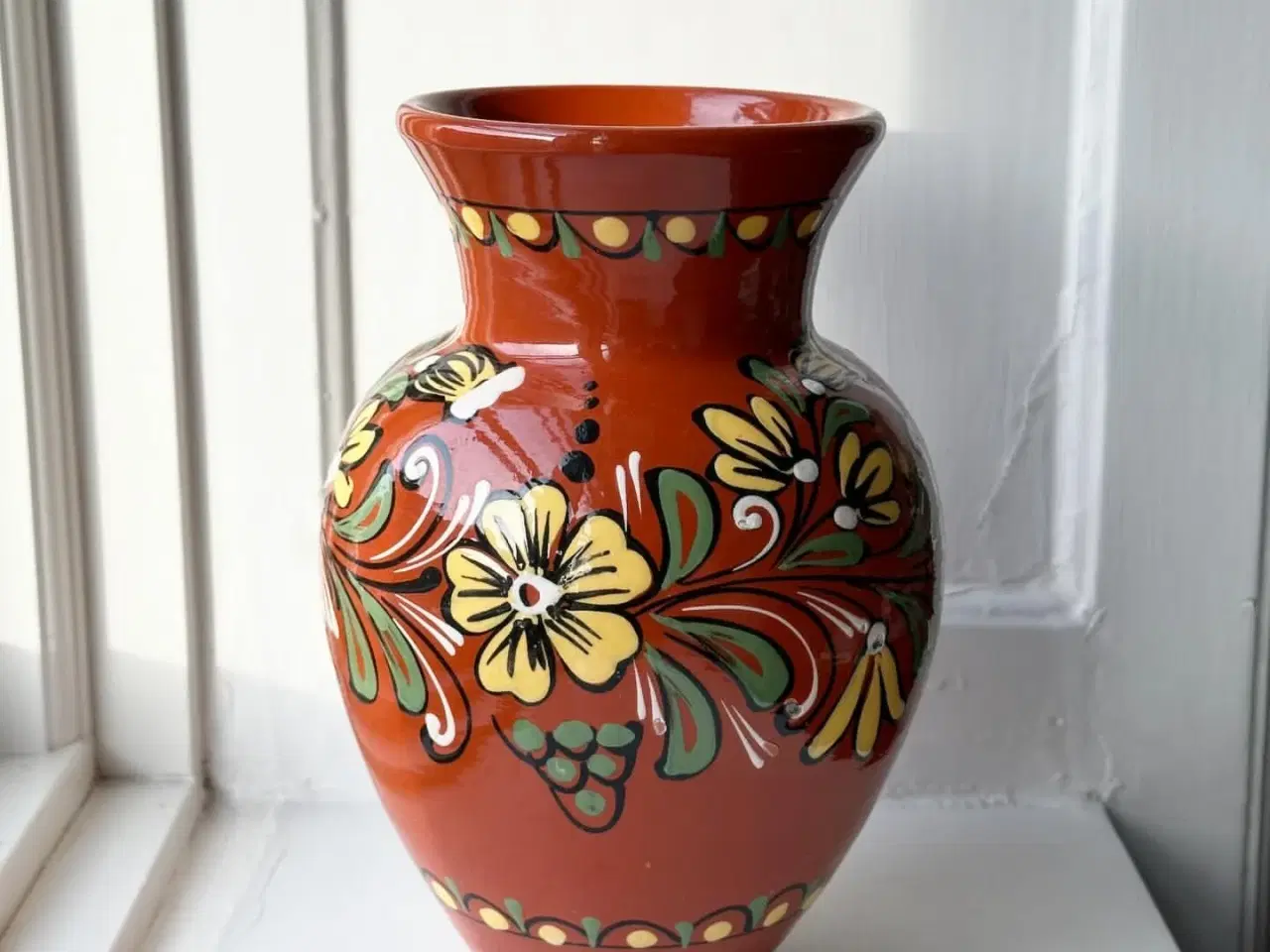 Billede 4 - Keramikvase m folklore-mønster