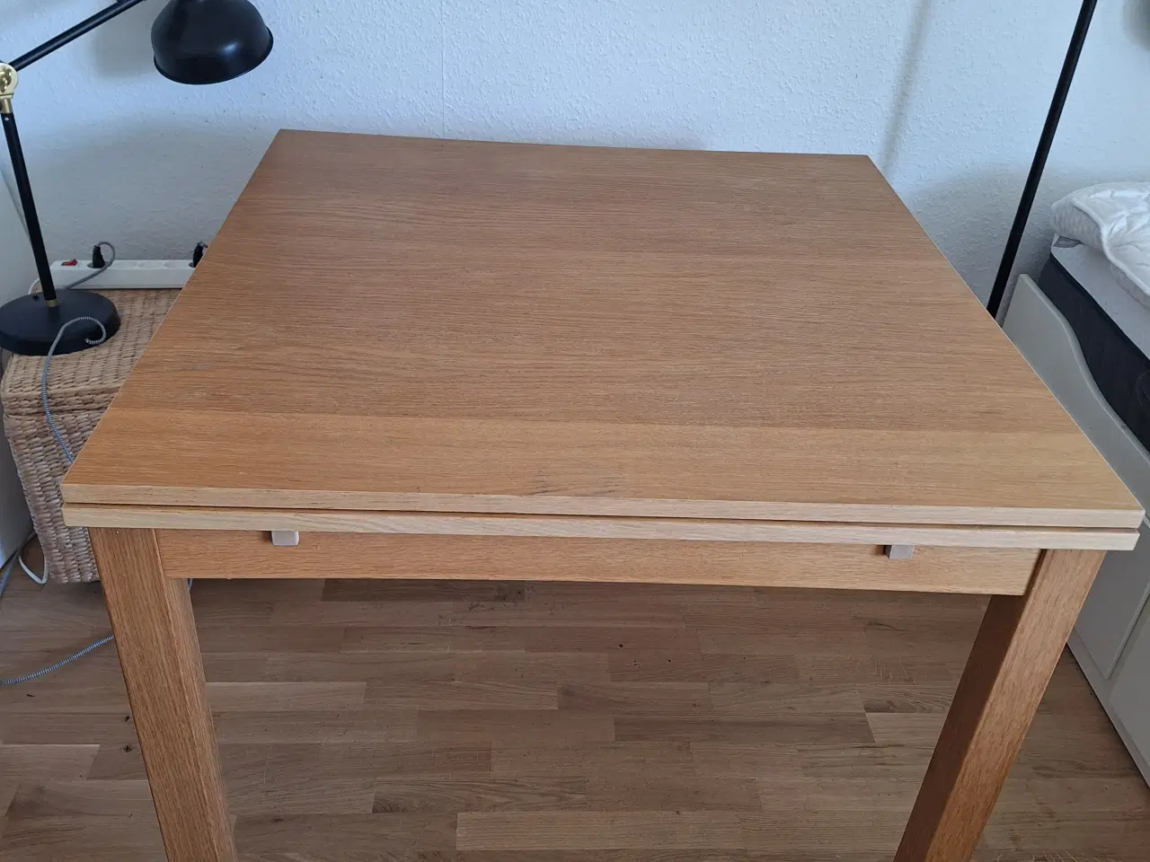 Billede 2 - Bjursta Ikea spisebord med udtræk.