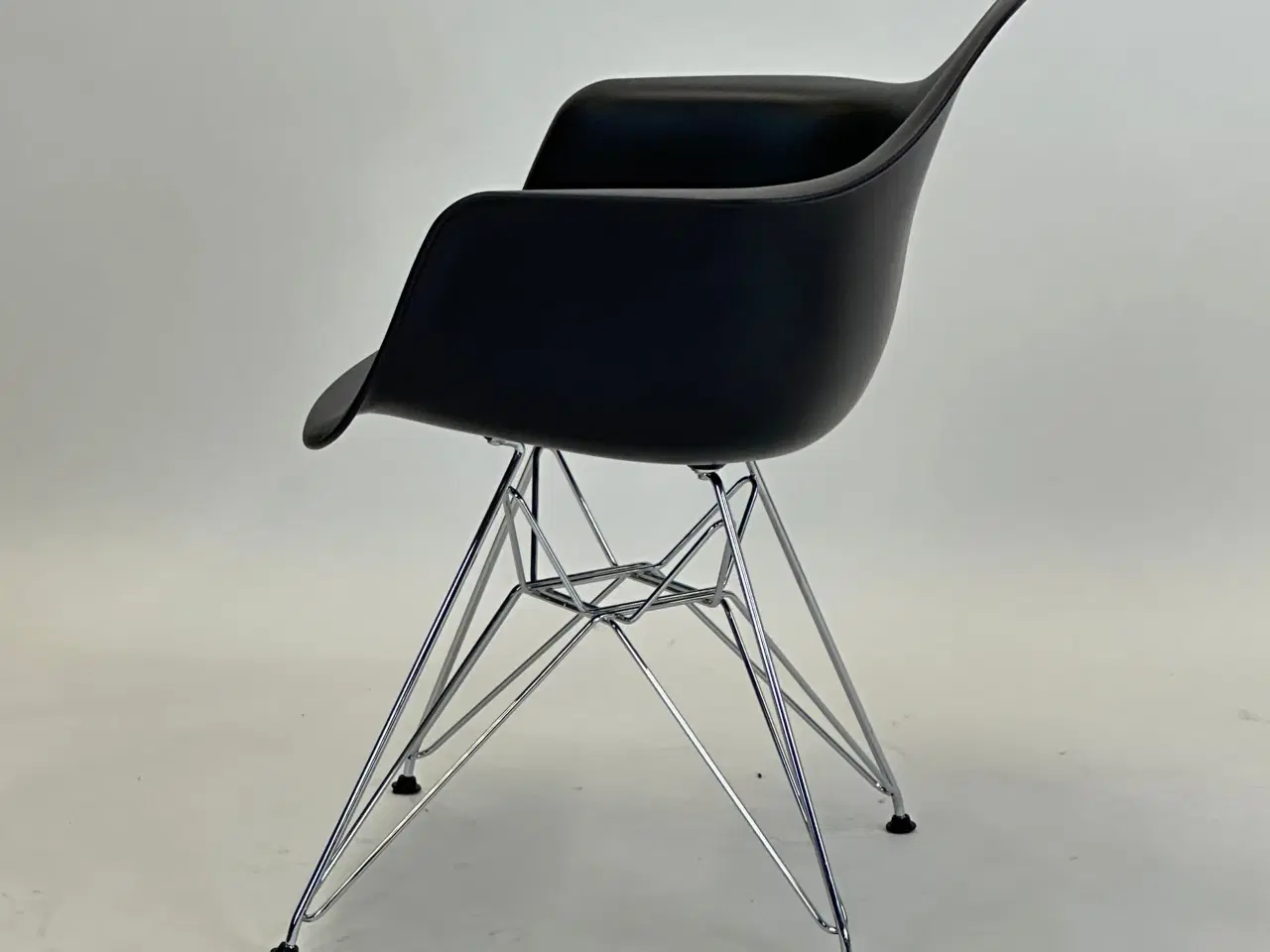 Billede 4 - Vitra Eames Plastic Armchair DAR (Sort)