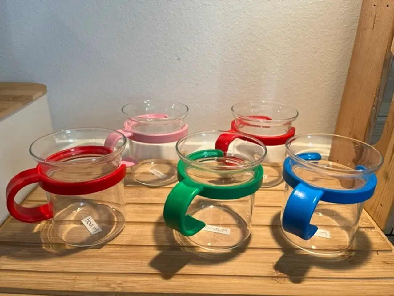 Billede 1 - 5 stk. retro Bodum kopper med farvede håndtag