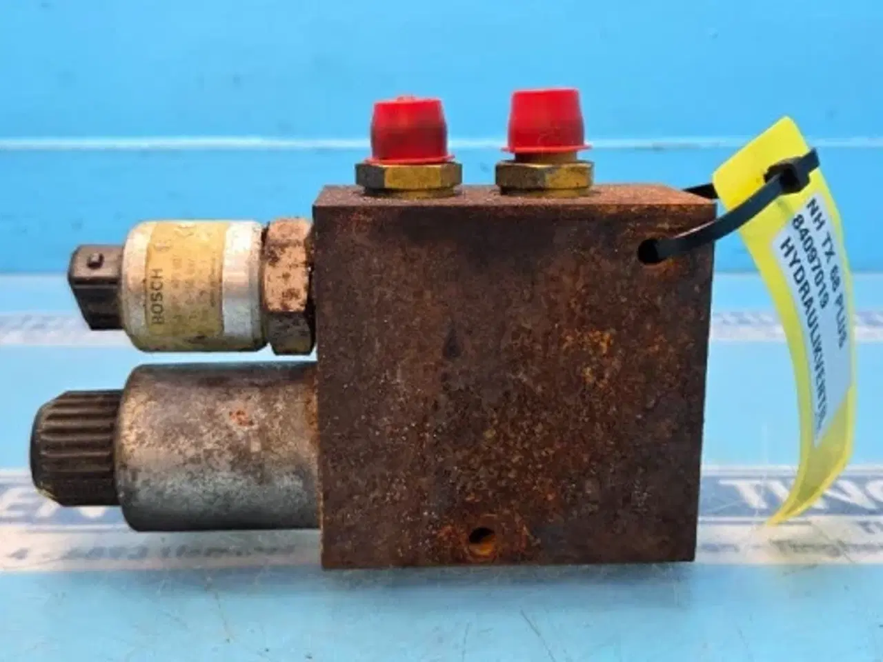 Billede 11 - New Holland TX68 Hydraulikventil 84097019