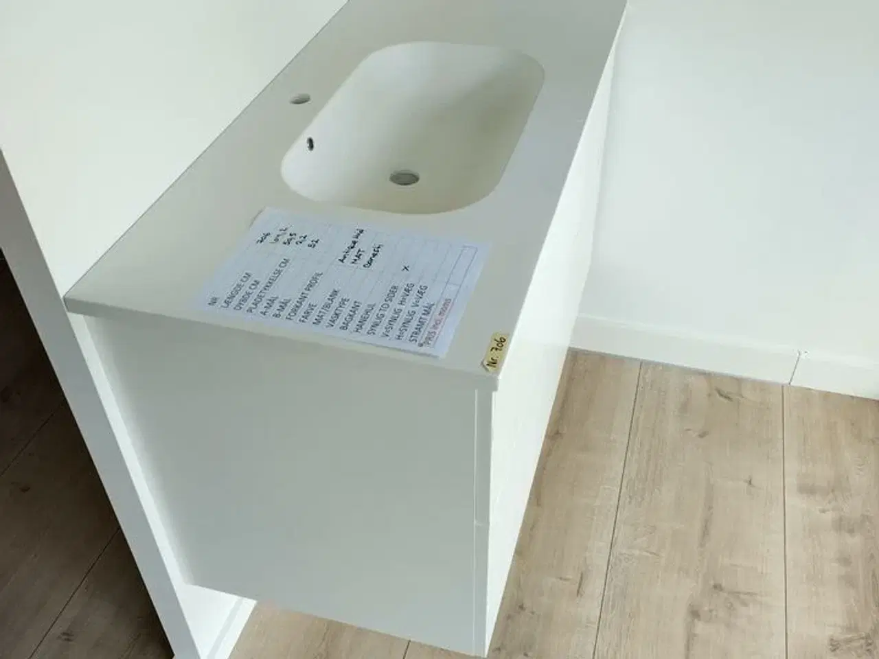 Billede 2 - Badeværelses arrangement - 2 stk. skuffer med fuldt udtræk og soft close og KUMA vask