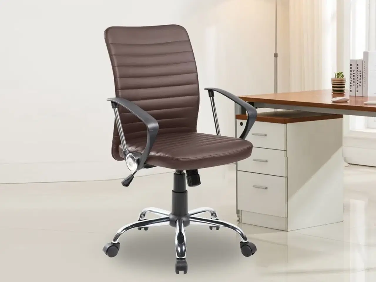 Billede 1 - Kontorstol model "BOSS", brun.