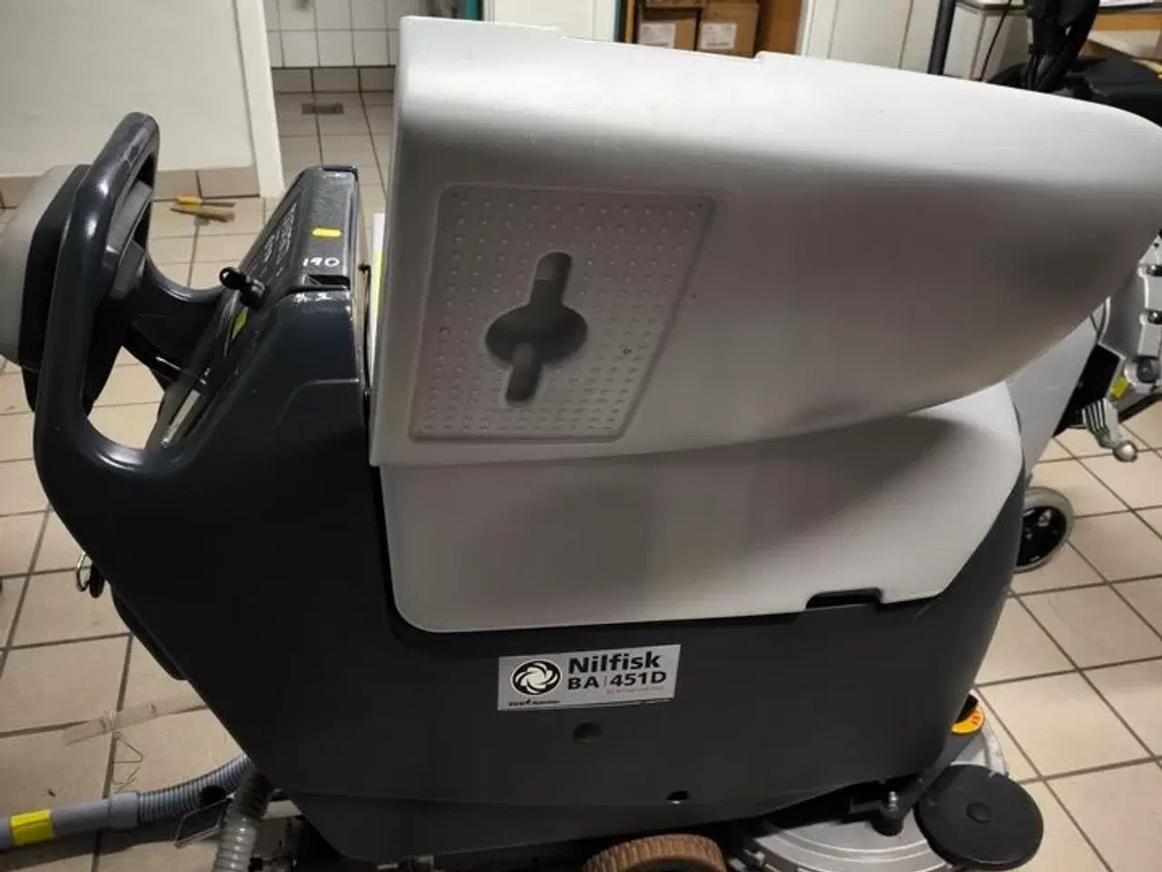 Billede 1 - Gulvvasker NILFISK BA 451D