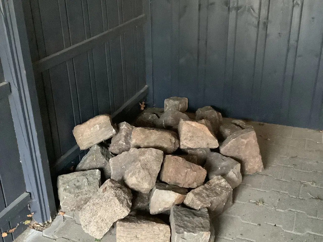 Billede 1 - Brosten huggede