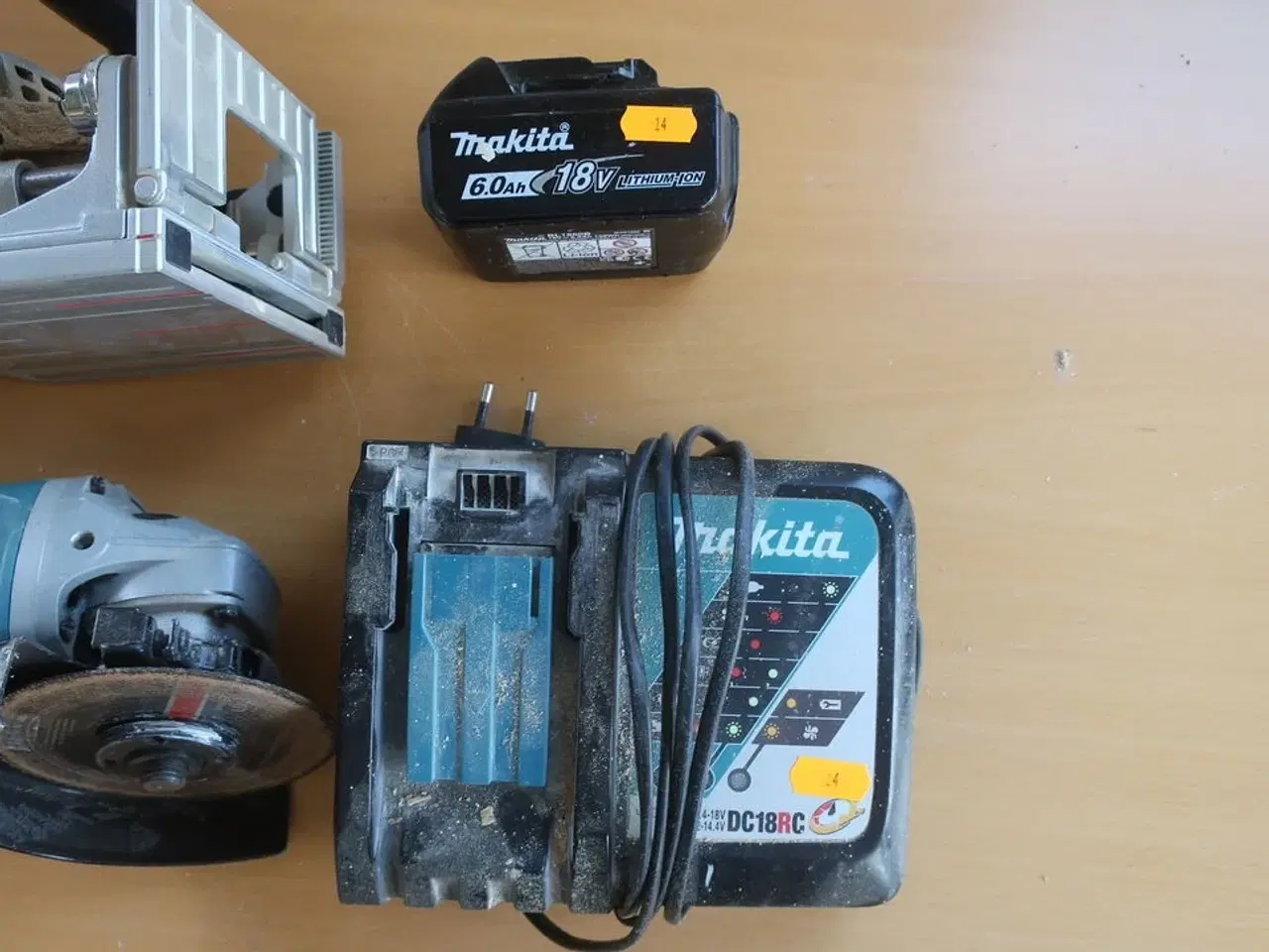 Billede 4 - Akkuværktøj MAKITA universalfræser m.v. inkl. lader og ét batteri