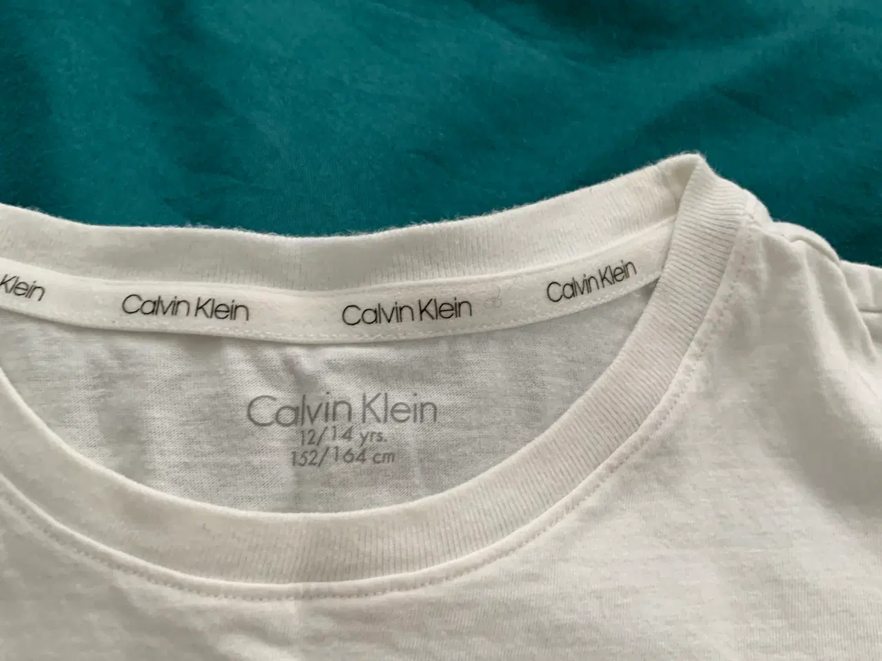 Billede 2 - Calvin K- Tshirt