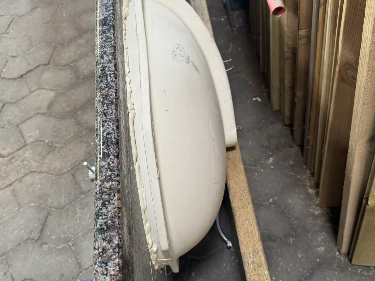 Billede 3 - Granit bordplade med vask og blandingsbatterier