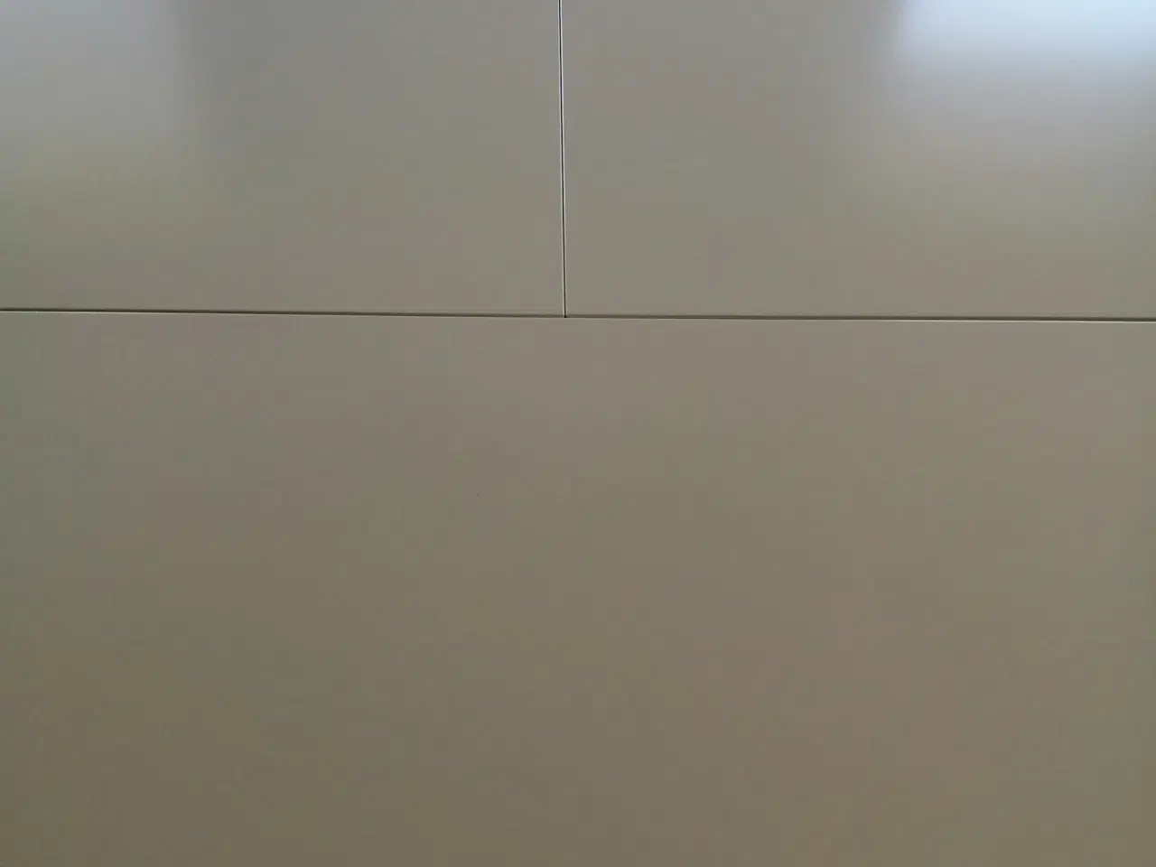 Billede 5 - Rundt hvidt Spisebord M/udtræk