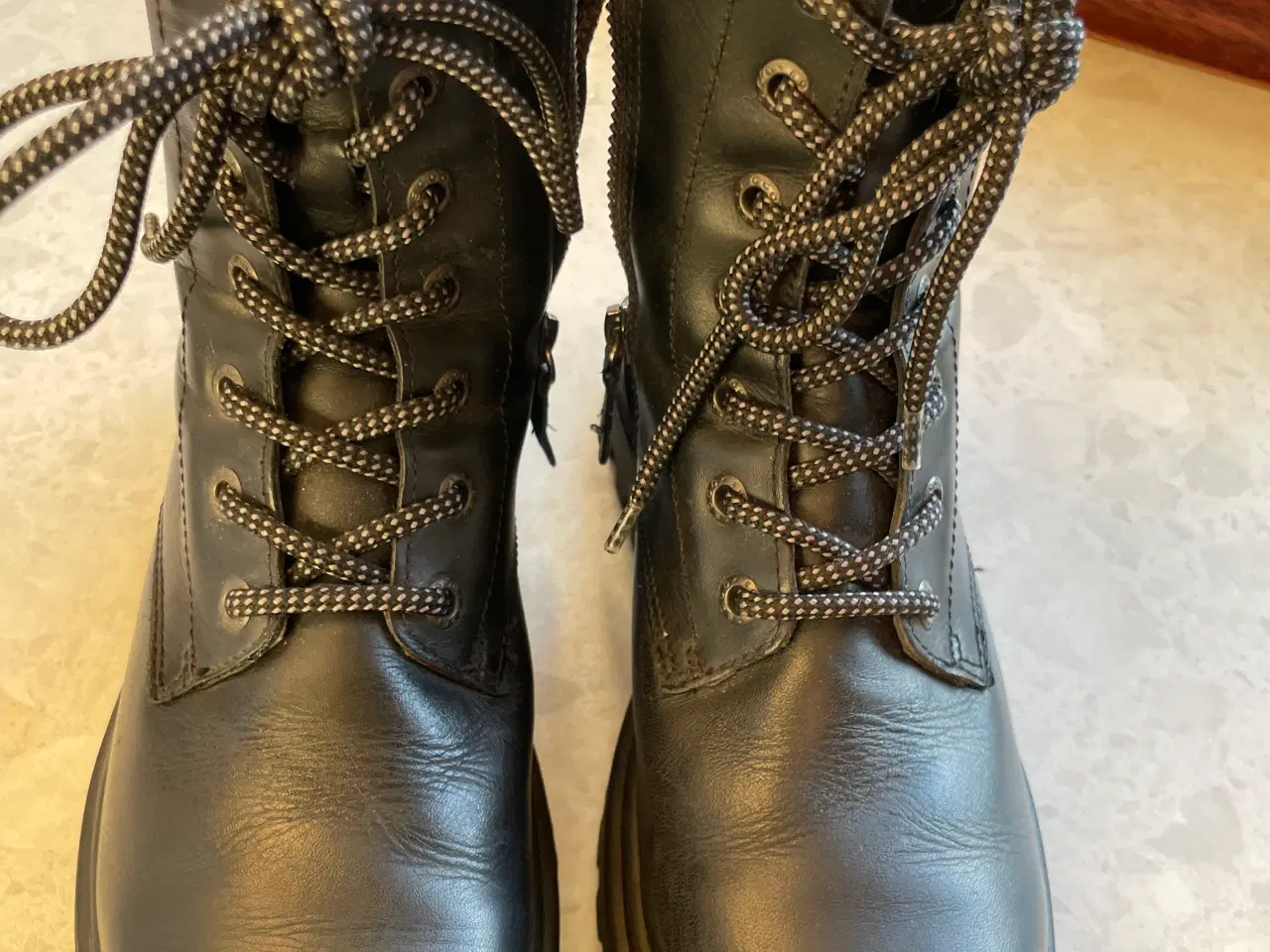 Billede 1 - Sort ECCO Børnestøvle TREDTRAY