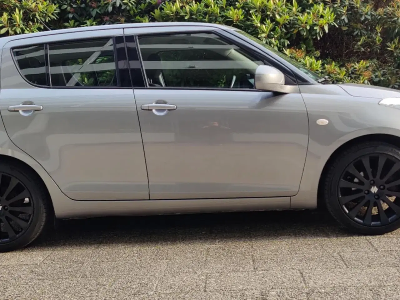 Billede 2 - Suzuki Swift 1,2 dualjet 16V Club 90 HK 5d