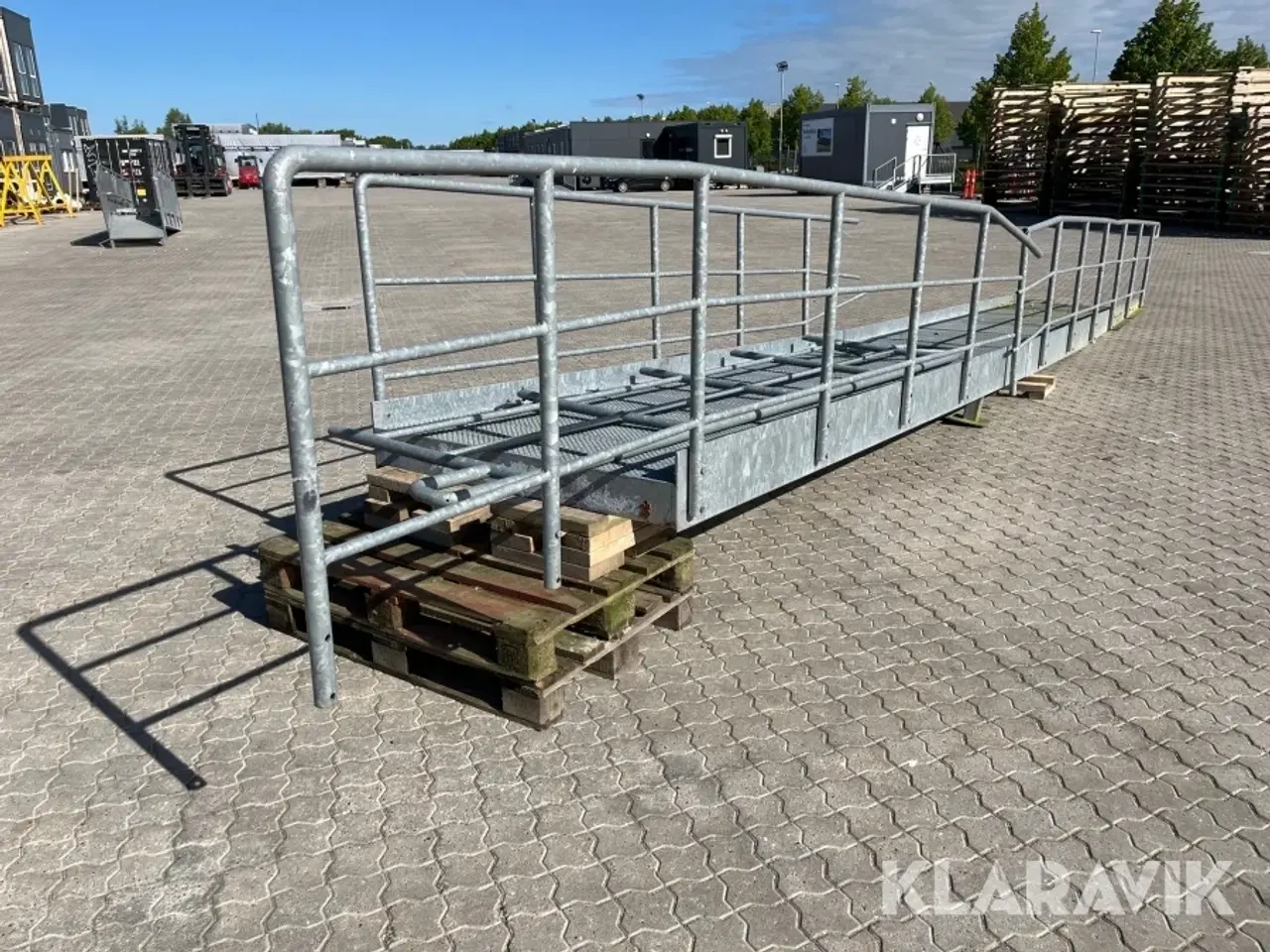 Billede 3 - Rampe med gelænder