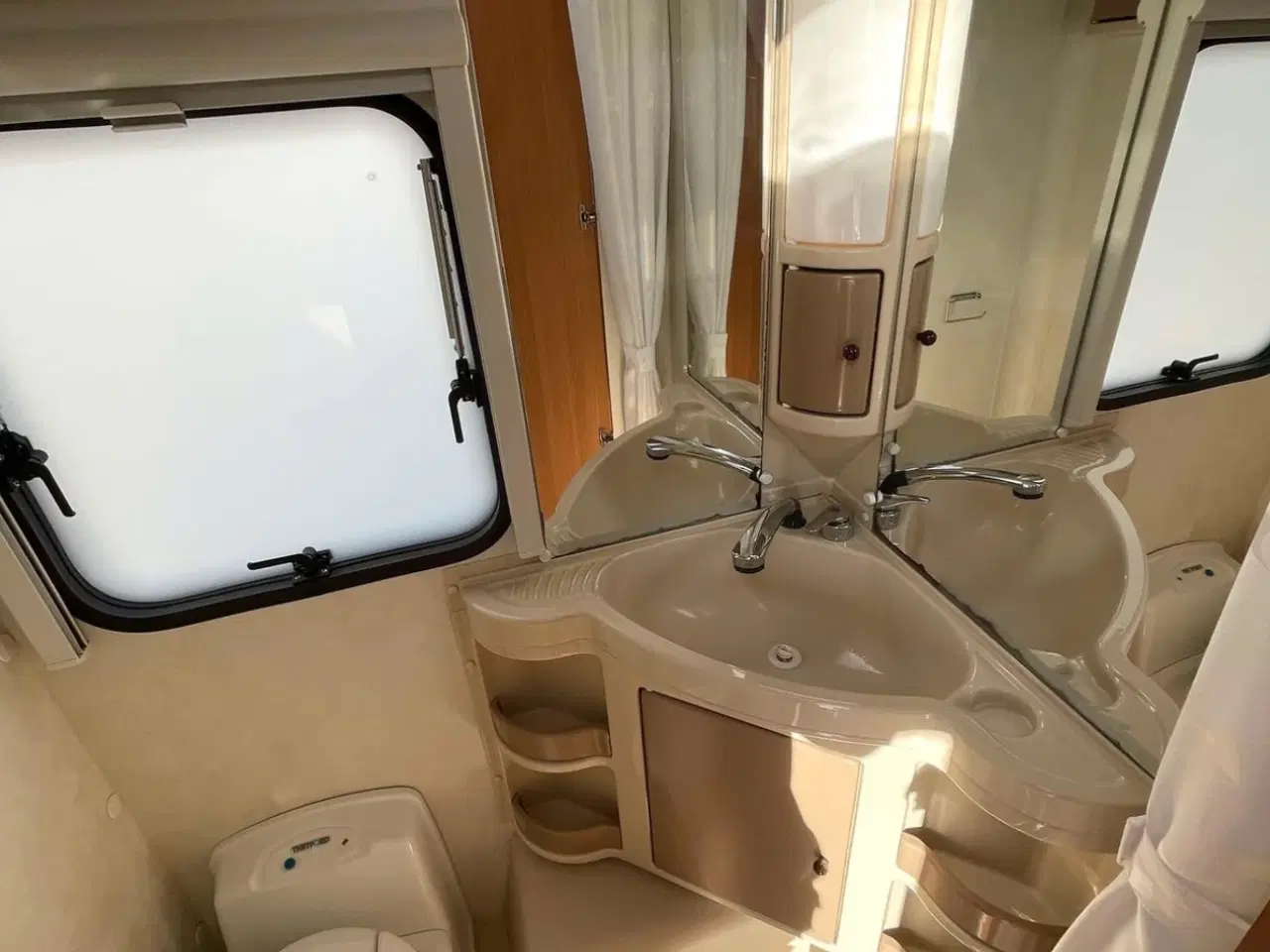 Billede 5 - Adria Adora 472 LU