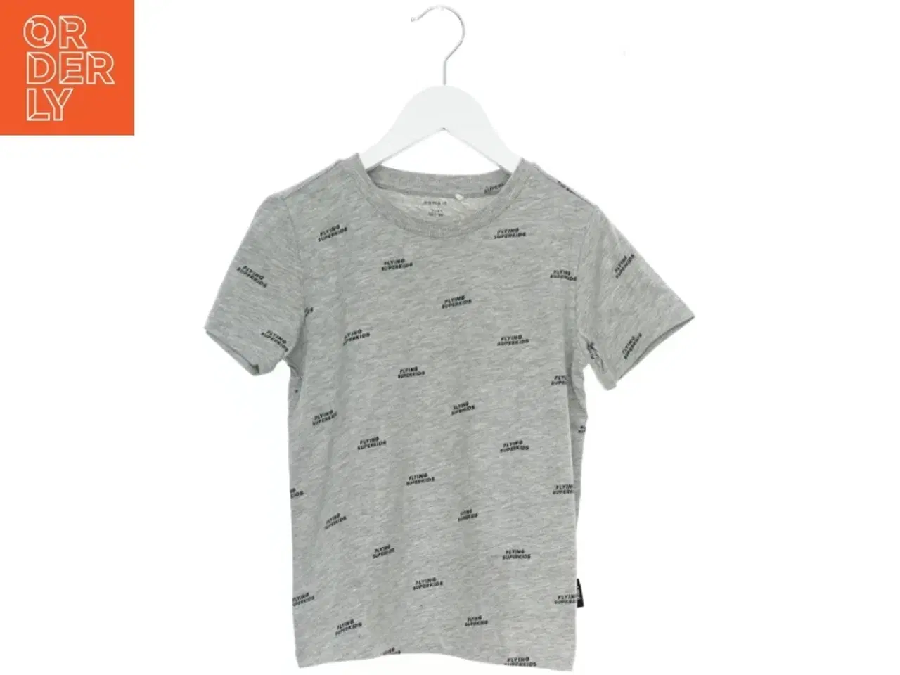 Billede 1 - Grå T-shirt med tekst fra Name It (str. 122)