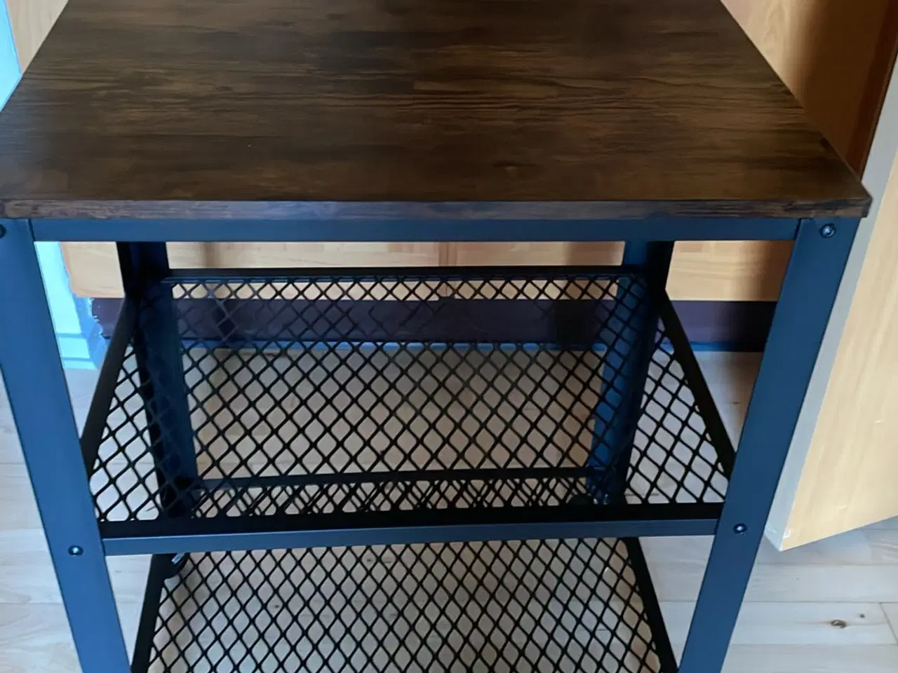 Billede 1 - Rullebord med træplade+2hylder