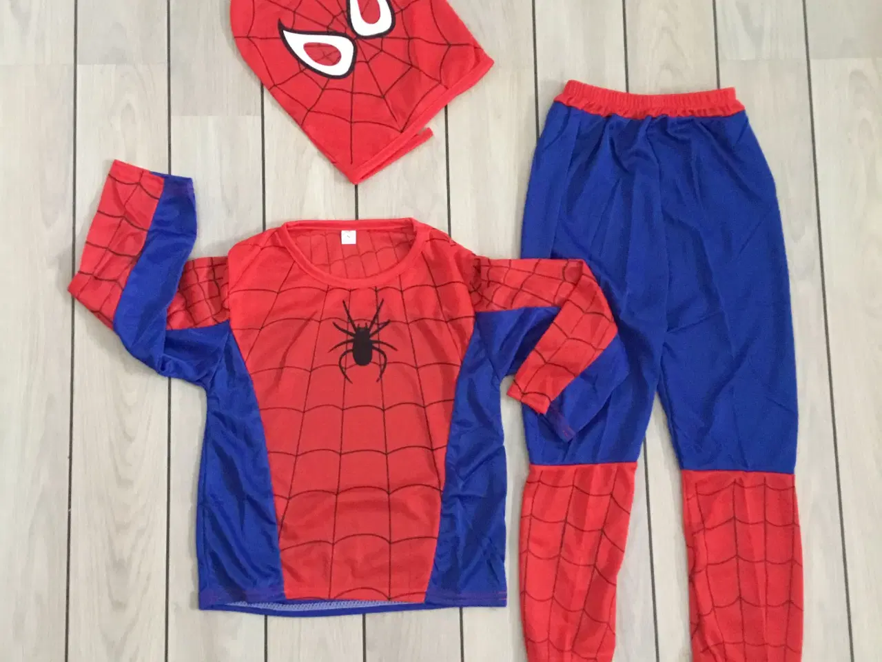 Billede 1 - Spiderman dragt str. 104 NY kostume med Spiderman 
