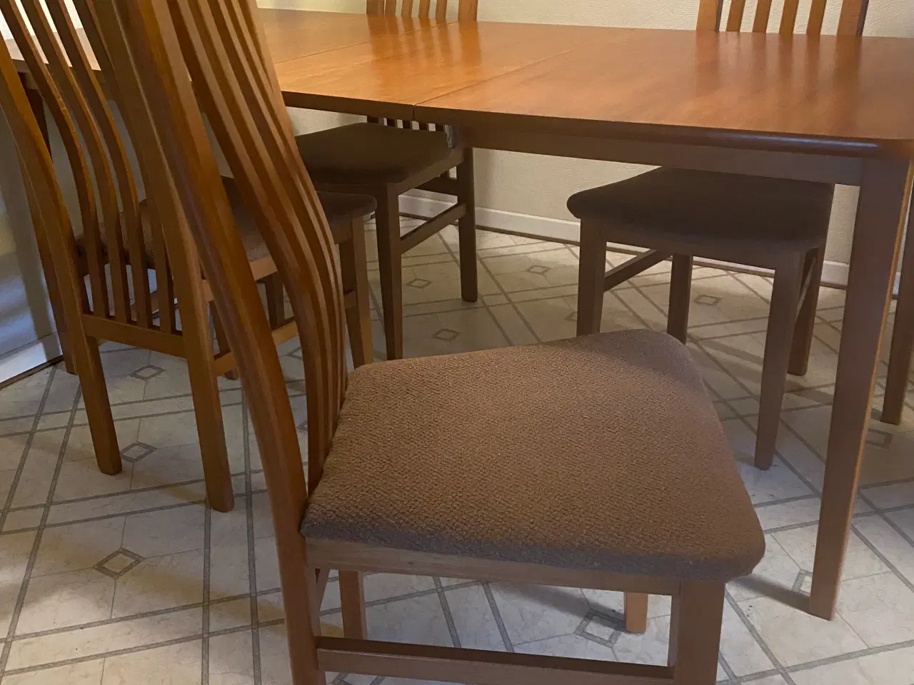 Billede 4 - Spisebord inkl. 4 stole