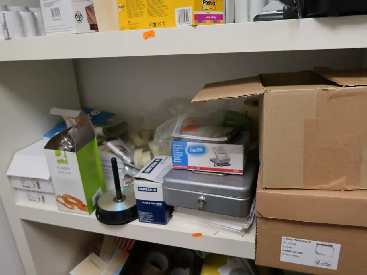 Billede 7 - Reol med div. Kontorartikler m.m.