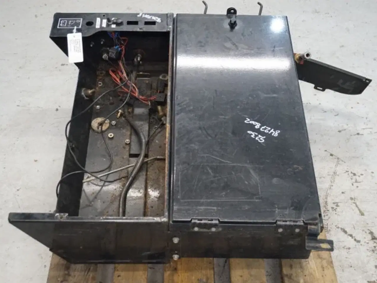 Billede 13 - Case 9230 Batterikasse 84264230