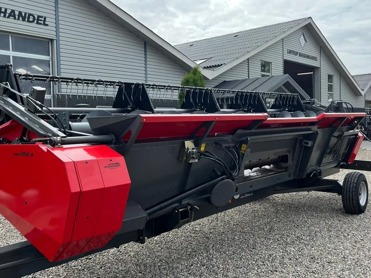 Billede 3 - Massey Ferguson 7370 BETA. Gårdmaskine med kun 1080 motortimer. Med 22fod powerflov skærebord