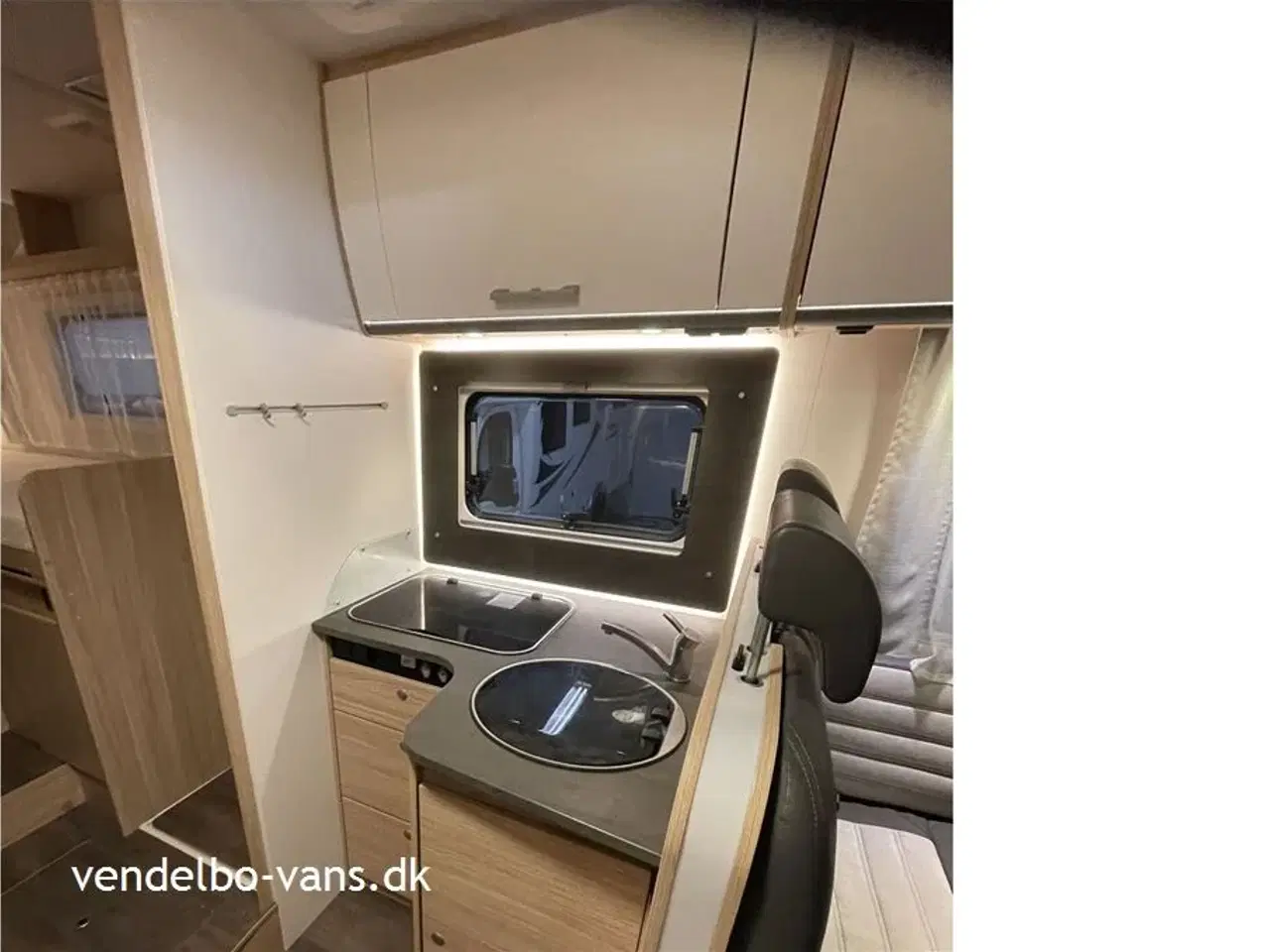 Billede 9 - 2021 - SunLight T 68 Adventure Edition   Enkeltsenge og stor garage