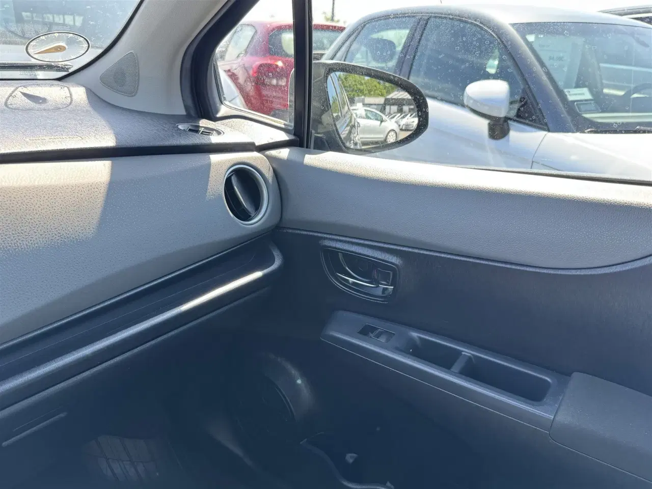 Billede 18 - Toyota Yaris 1,3 man.6, 5D. 99HK 5d