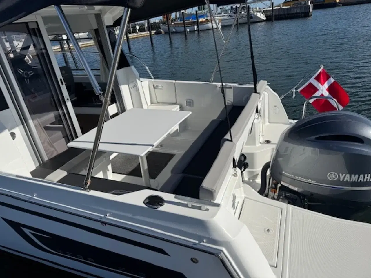 Billede 4 - Jeanneau 795, 200hk, som ny, 2022