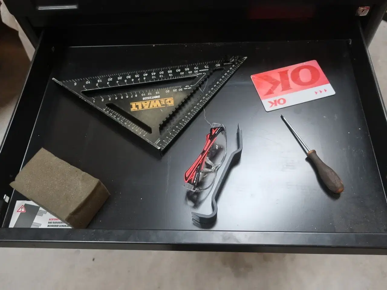 Billede 10 - Værkstedsvogn med indhold