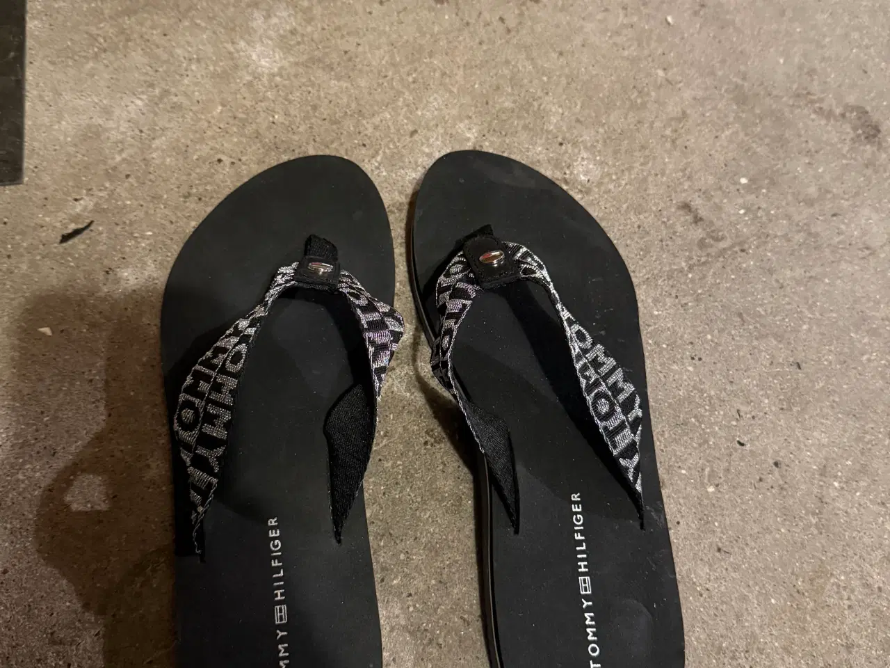 Billede 2 - Helt nye tommy hilfiger klipklapper