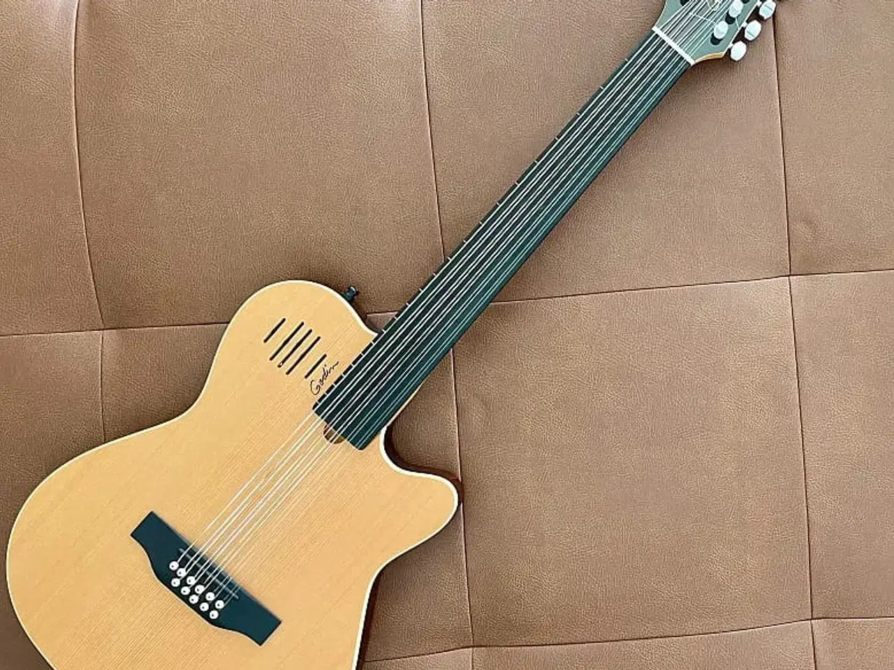 Billede 1 - Godin Glissentar