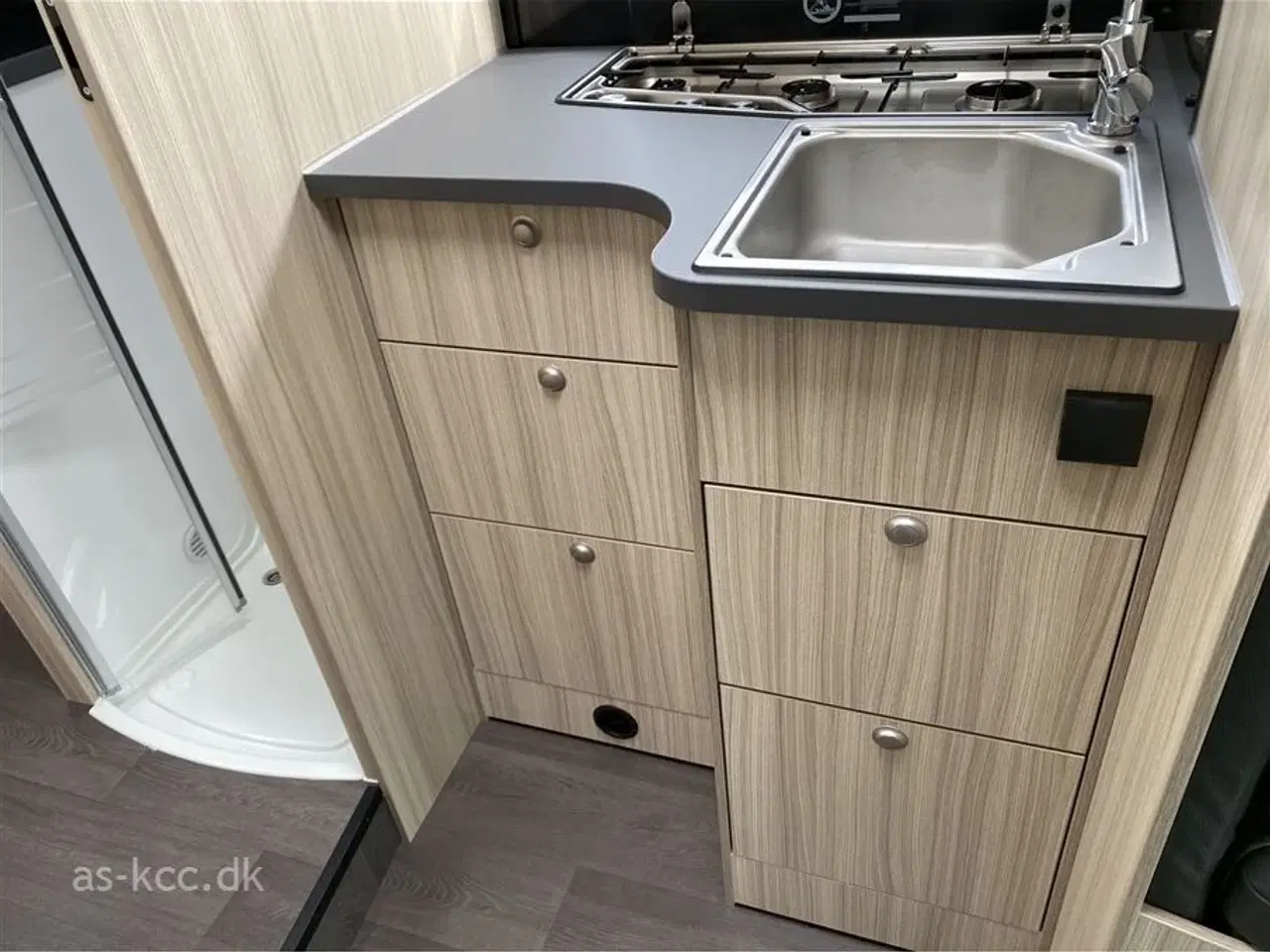 Billede 21 - 2024 - Sun Living S 75 SC   Sun Living S 75 SC automat gear og fritstående dobbelt seng.