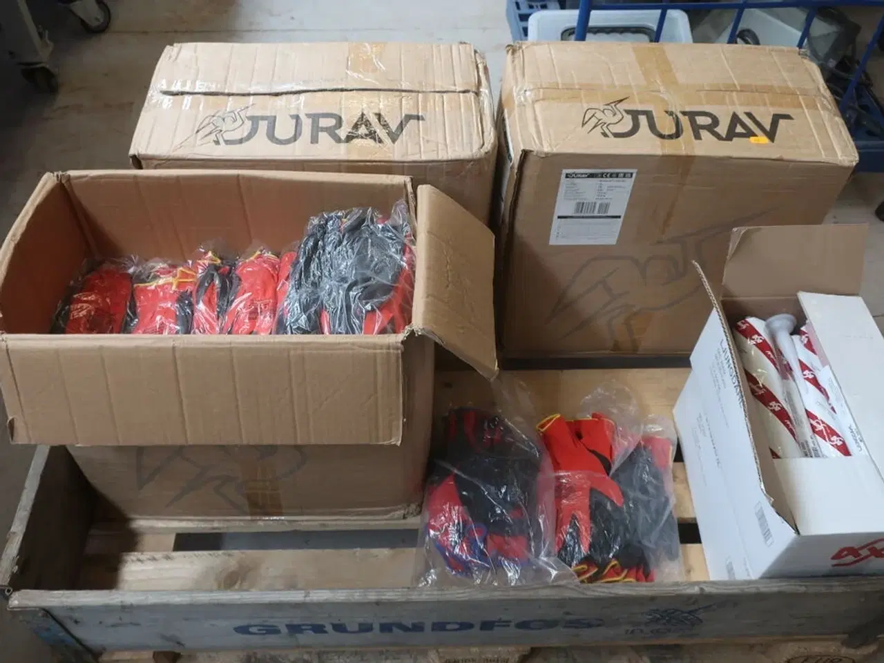 Billede 1 - Handsker og fugemasse