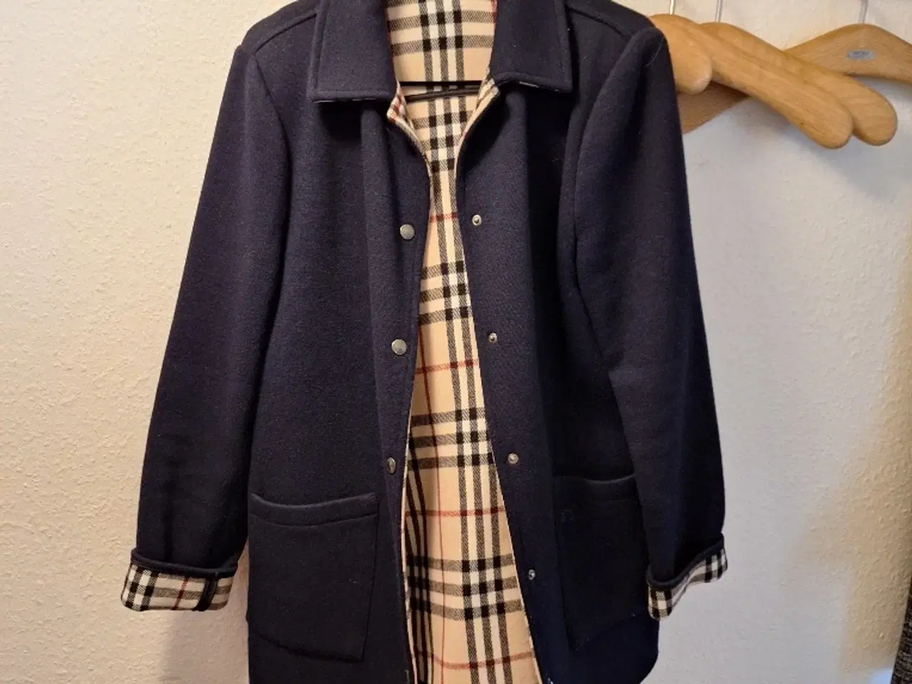 Billede 1 - Burberry vintage jakke dame størrelse 42 blå farv.