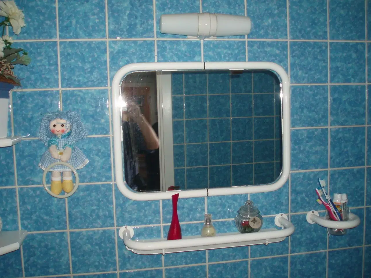 Billede 1 - Sælges: Håndvask med underskab og spejl