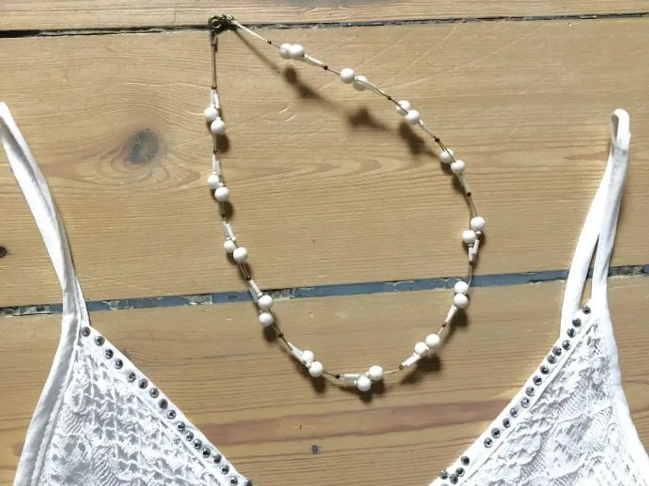Billede 3 - Halskæde med hvide perler - bryllup - konfirmation
