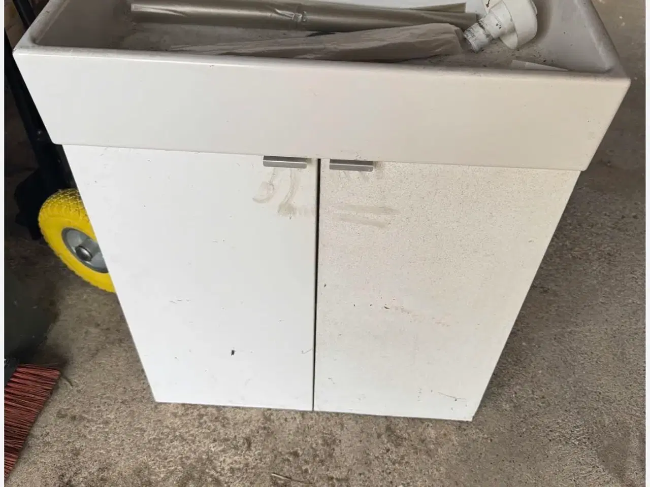 Billede 1 - Lavabo vask med skab