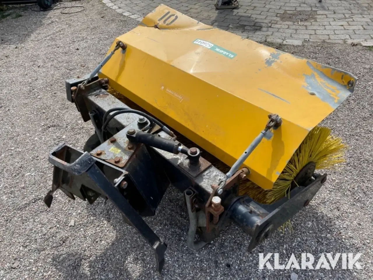 Billede 5 - Traktor med kost John Deere 3720