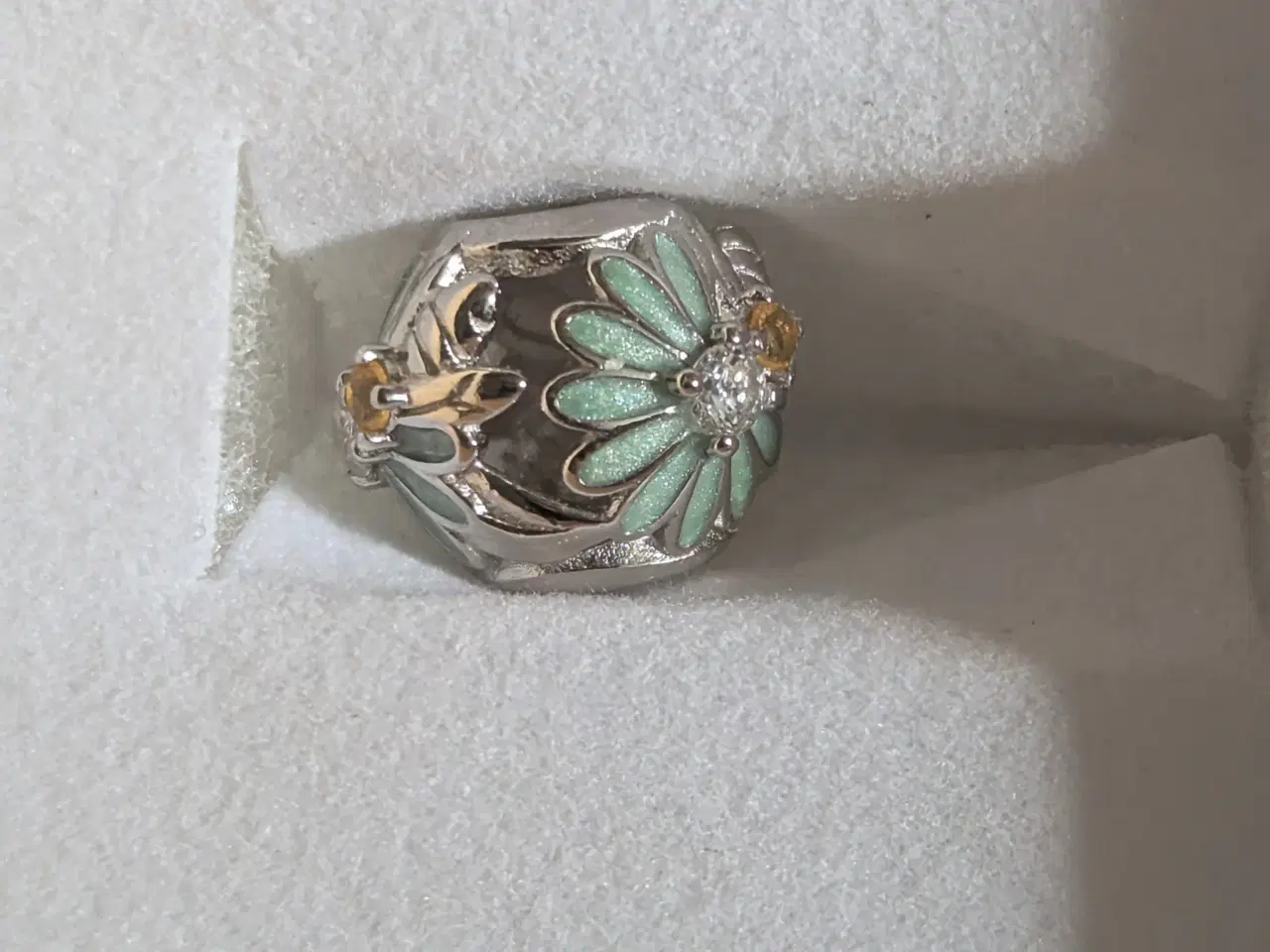 Billede 2 - Charm kugle med Daisyblomst og bi 🐝