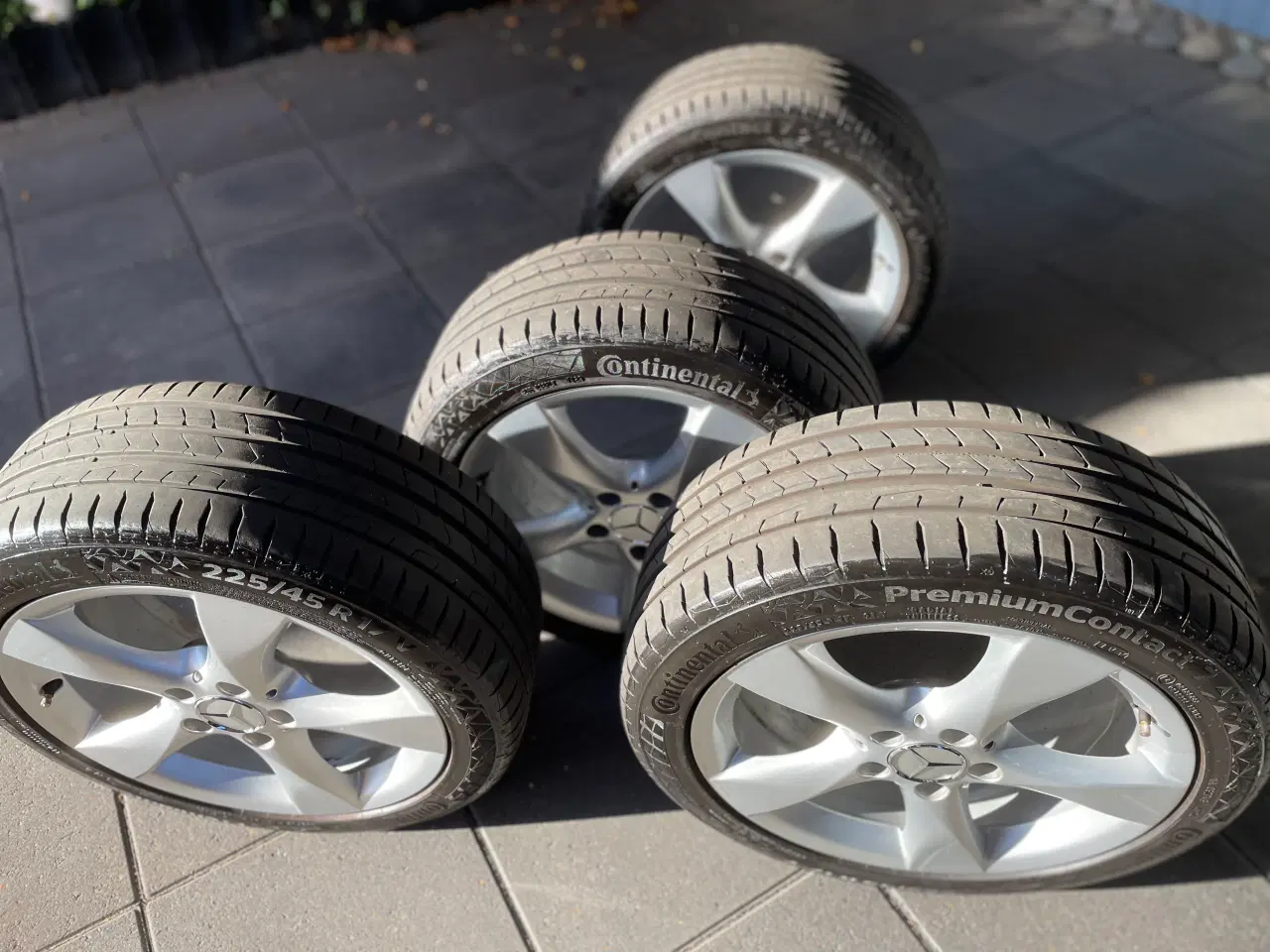 Billede 5 - Mercedes alufælge  med nye dæk.