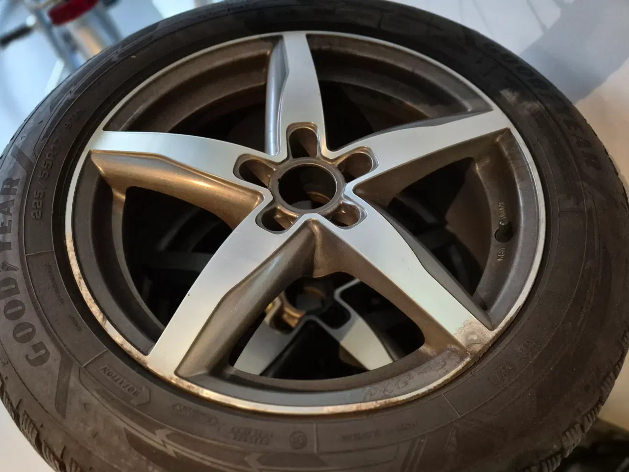 Billede 1 - 17" alufælge med Goodyear vinterdæk meget mønster